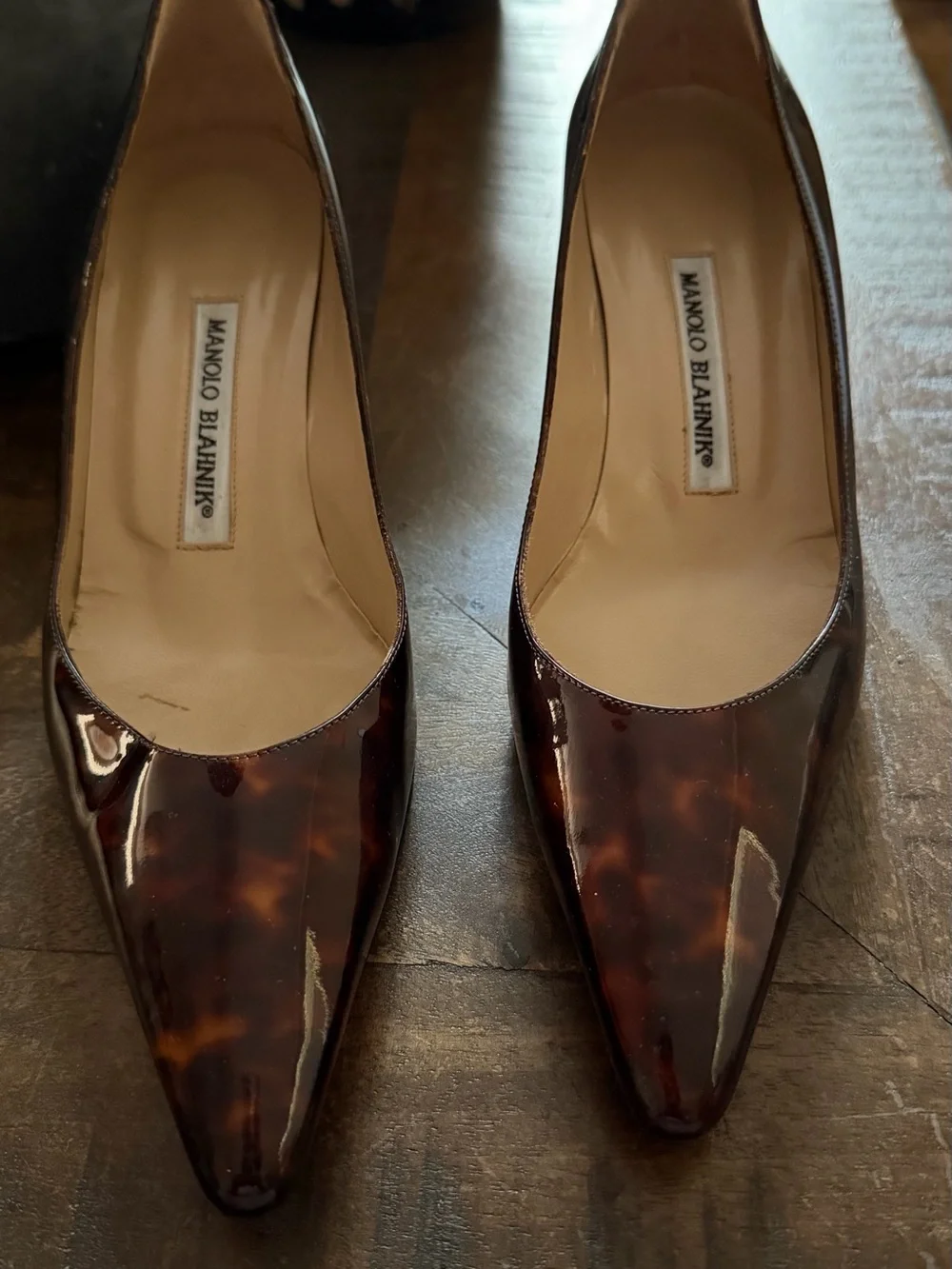 EUC Manolo Blahnik Tortoiseshell Patent Pointed Toe Pumps 38.5